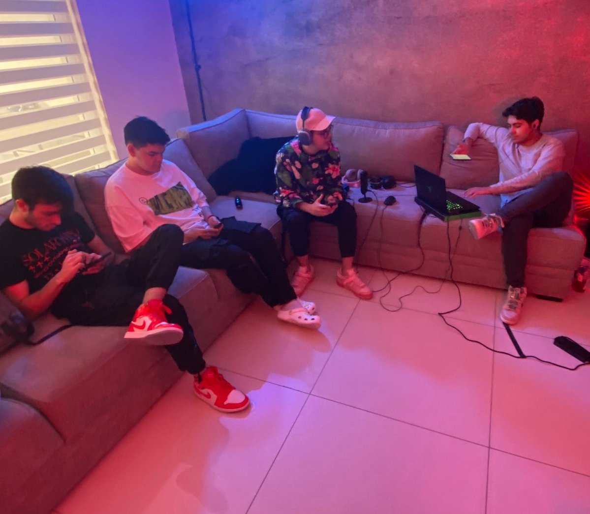rodezel's tweet photo. gracias a los 2 por enseñarme tanto sobre perder el miedo a ser yo mismo

perdón por no haber estado más pendiente

descansen🤍 https://t.co/VZwrYX5Yq7