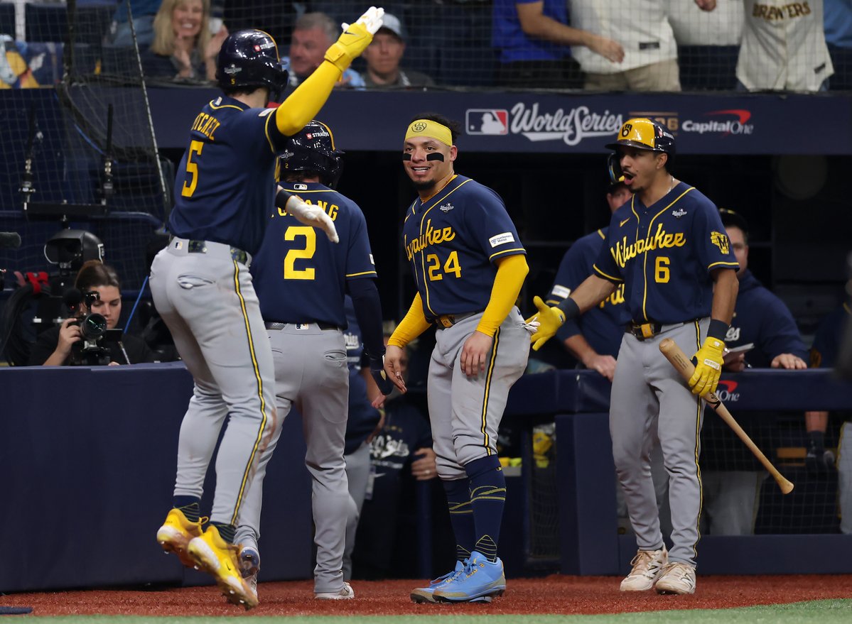 DraftKings's tweet photo. Brewers with 2 outs in the 5th inning:

Walk
Single
Single (+2 runs)
Single (+1 run)
Double (+2 runs)
Double (+1 run)
Single (+1 run)
Double (+1 run)
Fly Out

EIGHT RUNS WITH TWO OUTS 🤯 https://t.co/ViCS0pHgaY