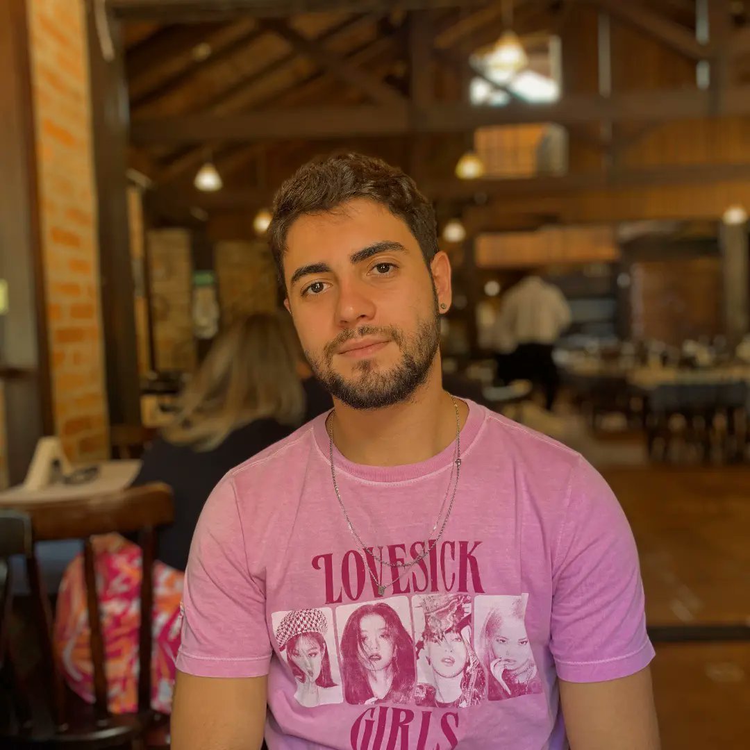Acervajisoo's tweet photo. 🖤 Nos despedimos com pesar de Marcelo de Oliveira Rocha, engenheiro ambiental, mestrando e fã do BLACKPINK. O Acervo Jisoo se solidariza com seus familiares e amigos. Que sua memória seja respeitada e a justiça seja feita. 🕊️

#JustiçaPorMarcelo #MarceloPresente https://t.co/whdU7Cf3nd