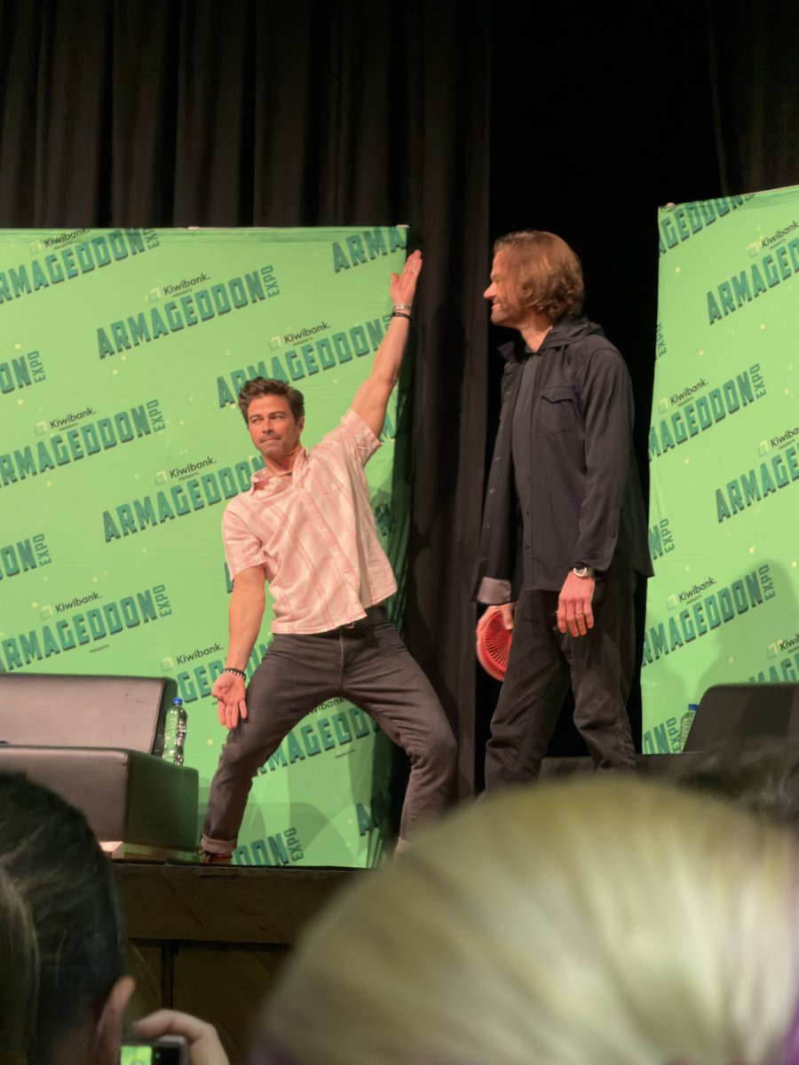4TheRainCl0uds's tweet photo. Some random pics from one of Jared’s q &amp;a panels that Matt crashed… dude was really like I’m the side guy during Armageddon but he’s halerious https://t.co/XyDIEPW7DU