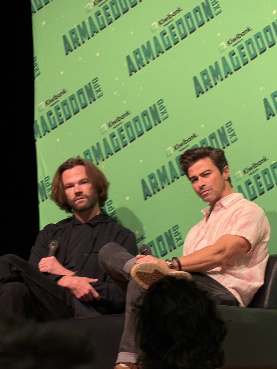 4TheRainCl0uds's tweet photo. Some random pics from one of Jared’s q &amp;a panels that Matt crashed… dude was really like I’m the side guy during Armageddon but he’s halerious https://t.co/XyDIEPW7DU