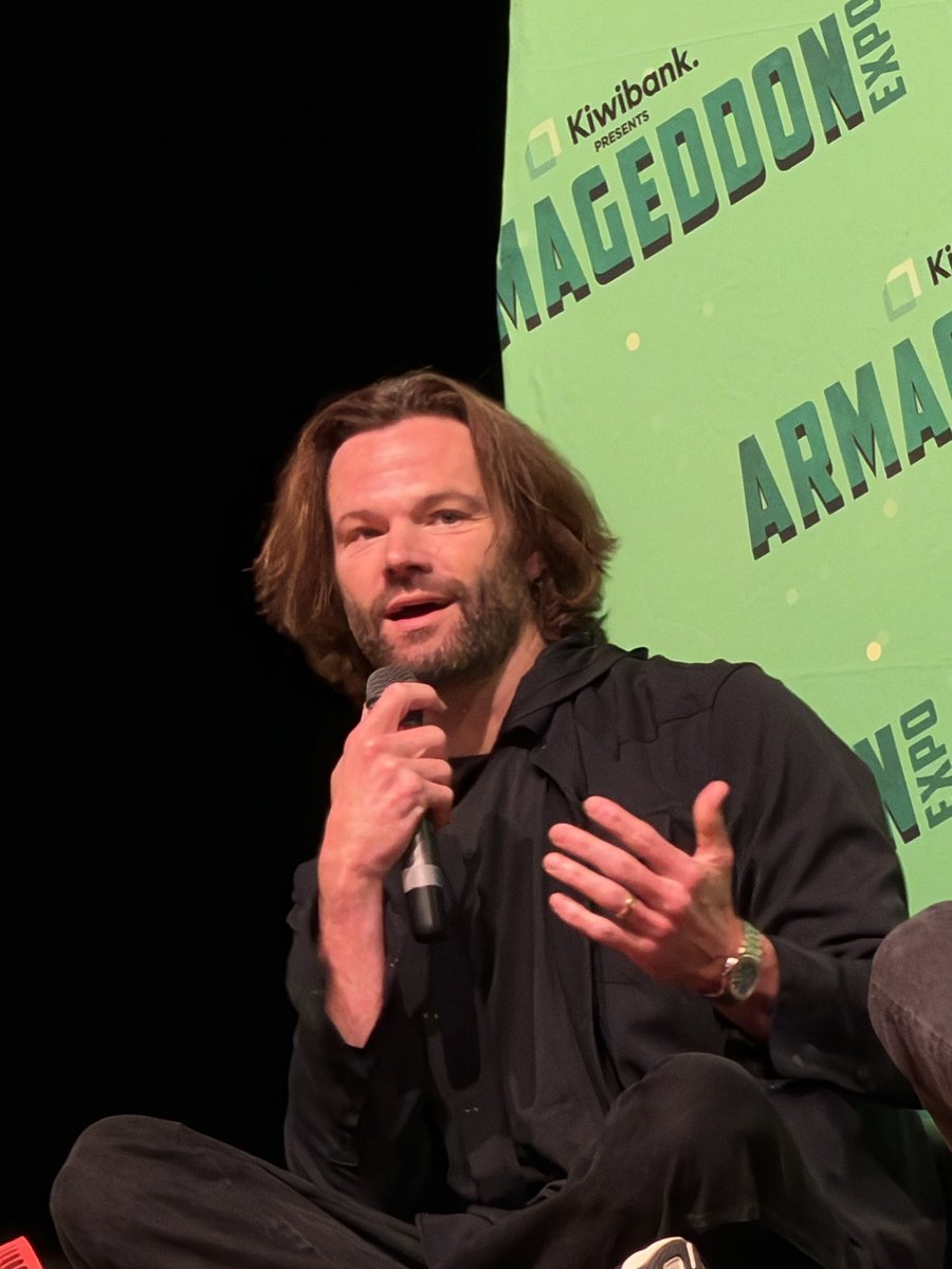 4TheRainCl0uds's tweet photo. Some random pics from one of Jared’s q &amp;a panels that Matt crashed… dude was really like I’m the side guy during Armageddon but he’s halerious https://t.co/XyDIEPW7DU