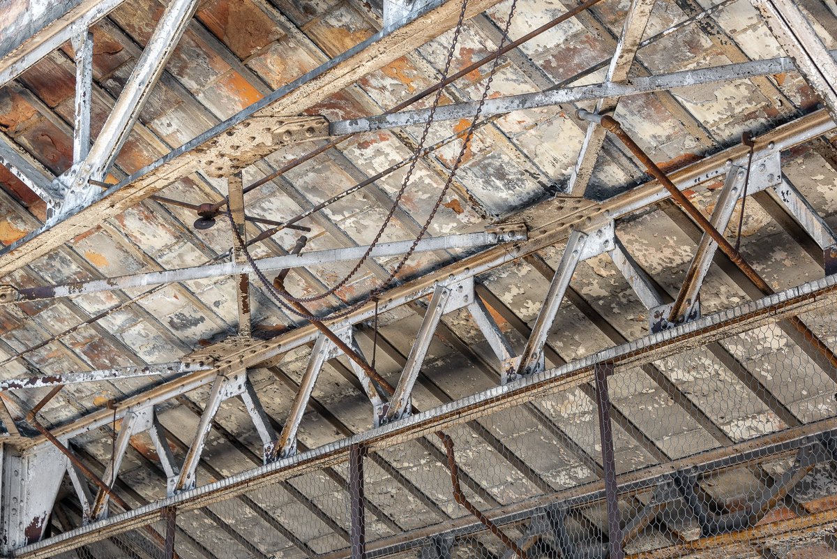 ExploresMr's tweet photo. Superstructure; geometry, rust and lines galore inside an abandoned Cleveland, Ohio factory. https://t.co/uKkPB9mruy