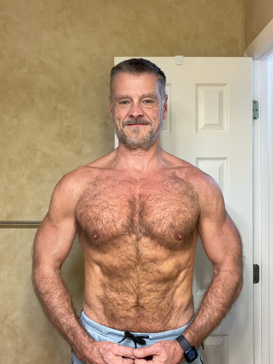 claystaggs's tweet photo. Great chest day pump deserves one version for #MonochromeMonday and one in technicolor. https://t.co/vCnsKUZHvR
