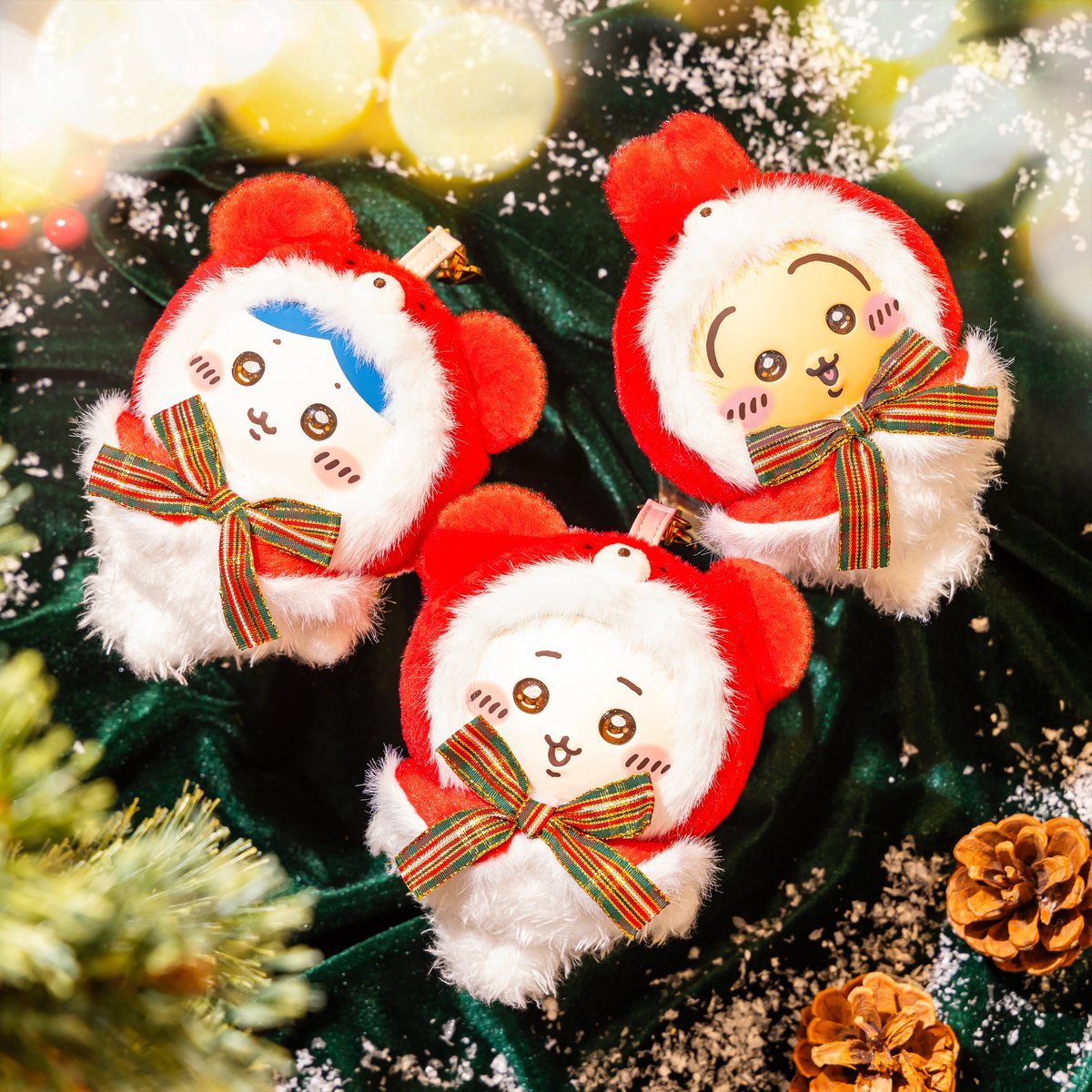chiikawa_kouhou's tweet photo. ＼新商品／

『ちいかわ Kiramekko Teddy Bear Christmas』
（ちいかわ、ハチワレ、うさぎ）

11月6日(金)より
ちいかわらんど、ちいかわマーケット ほかにて順次発売🙌

発売日の詳細、お取り扱いは下記ページをご確認ください。
https://t.co/8xTguzB7Pr

#ちいかわ https://t.co/VKeTcEohnO