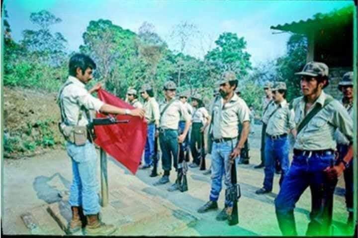 Juramos_vencer's tweet photo. 🇸🇻 #LosCompas #UNDÍACOMOHOY 26 de octubre de 1986, cayó en combate heróico nuestro compañero Sergio Augusto Majano, “SEGISMUNDO” #HastaLaVictoriaSiempre 🚩
Mando de nuestro glorioso Ejército Revolucionario del Pueblo (ERP-PRS/ FMLN).
Cayó
COMPLETO 👇
https://t.co/IIqNUa0qdW https://t.co/QgbwIJABDL