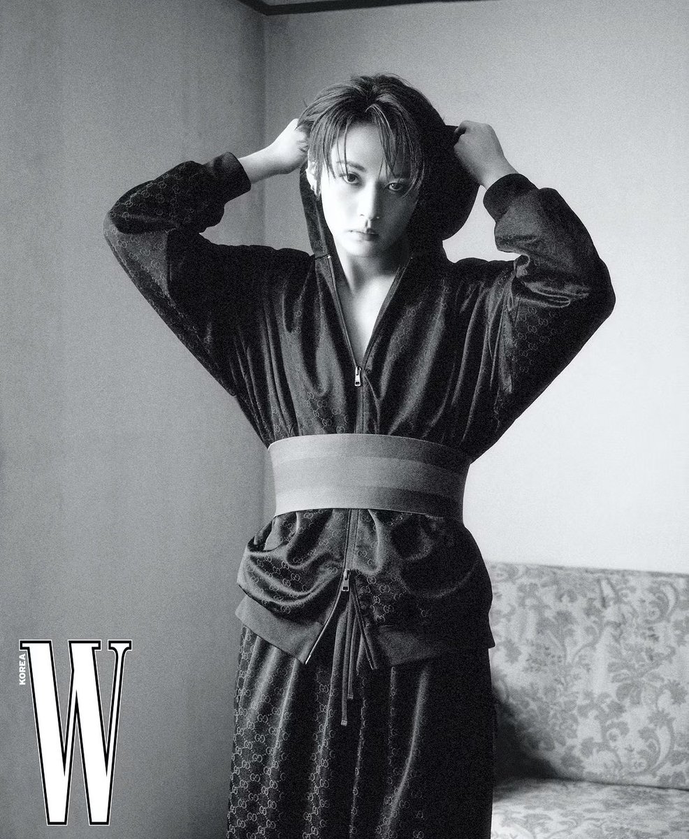 shoyoskz's tweet photo. LEE KNOW FOR WKOREA
#LEEKNOWxGUCCI https://t.co/X6xg41NNZu