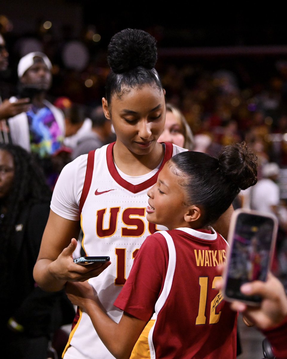 USCWBB's tweet photo. what it’s all about ❤️ https://t.co/CpyNk8uXlG