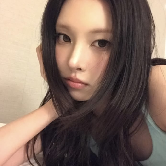 everdives's tweet photo. @jayseungirl as yunah https://t.co/dpVStT4L00