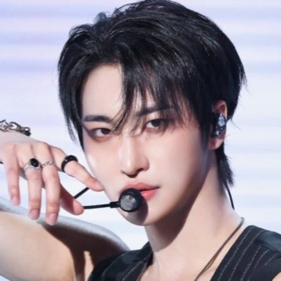 hwa_0403's tweet photo. 🐰🖤 https://t.co/E2vN8c9zQP