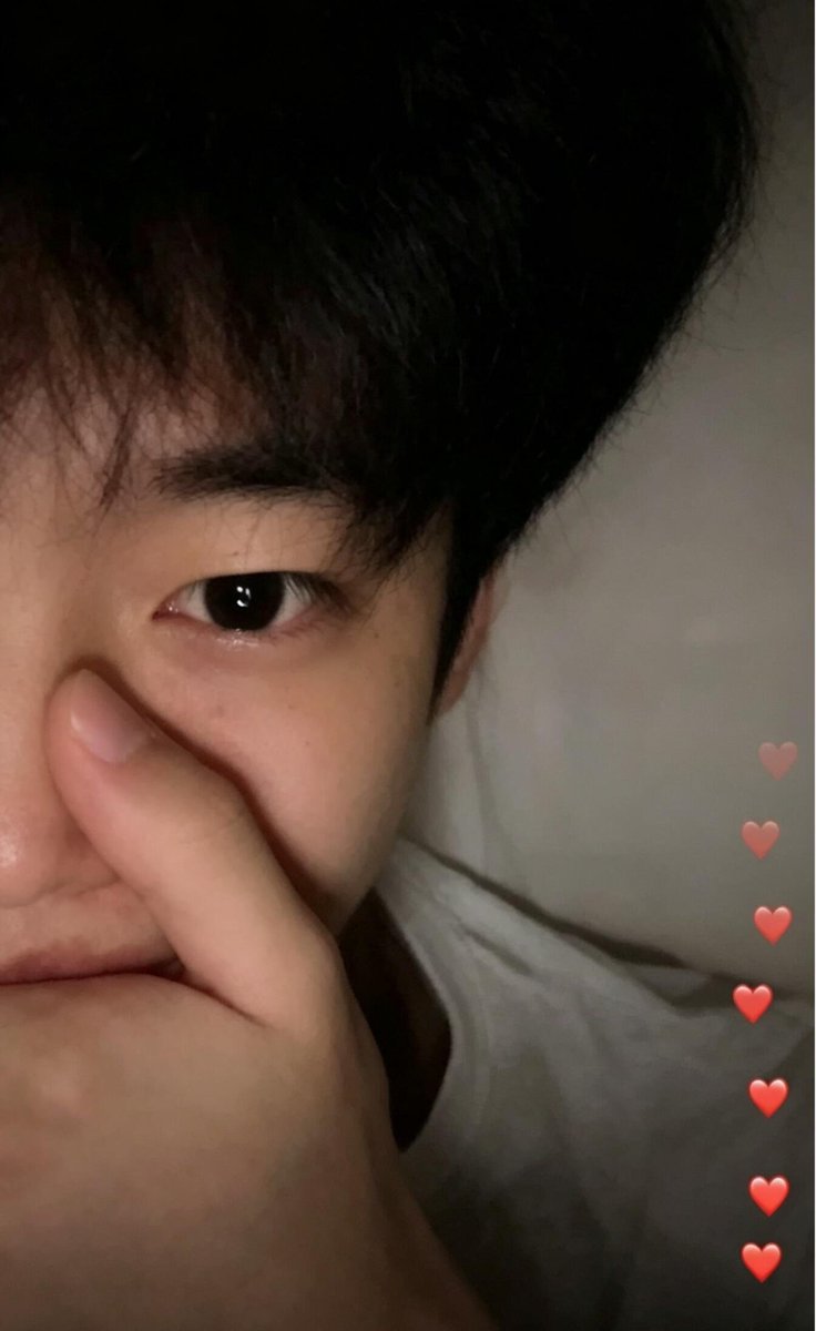 siuology's tweet photo. Kok bibirnya ditutupin mulu 😏🤭 https://t.co/cJJv5gfAw9