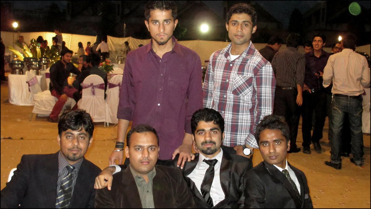 BaigUllah51759's tweet photo. Nostalgic:
Everyone was making memories. I was making memories without a camera phone! ππ±
Years later, my batch fellows are helping me complete my university photo album. #comsats
#cuilahore #comsats_university
#ciit #BBA #Batch FA09 β old days, new posts! ππ https://t.co/UvoDQ7Mer2