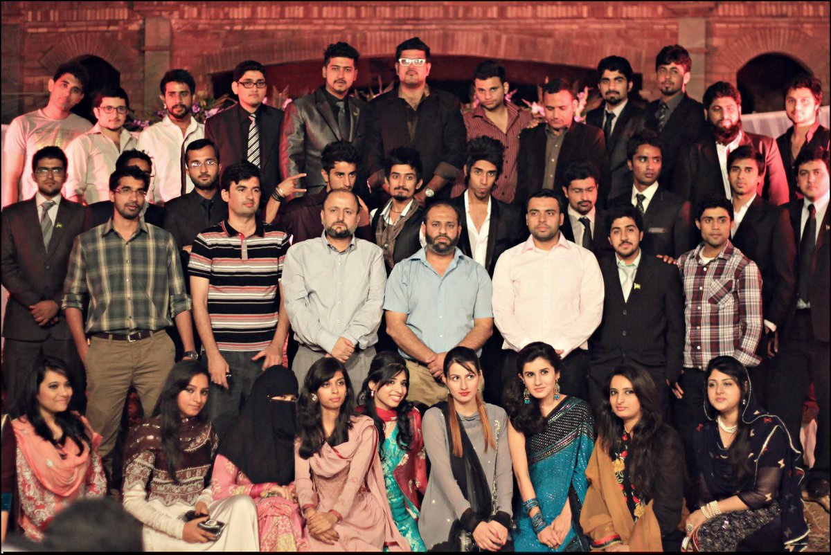 BaigUllah51759's tweet photo. Nostalgic:
Everyone was making memories. I was making memories without a camera phone! ππ±
Years later, my batch fellows are helping me complete my university photo album. #comsats
#cuilahore #comsats_university
#ciit #BBA #Batch FA09 β old days, new posts! ππ https://t.co/UvoDQ7Mer2