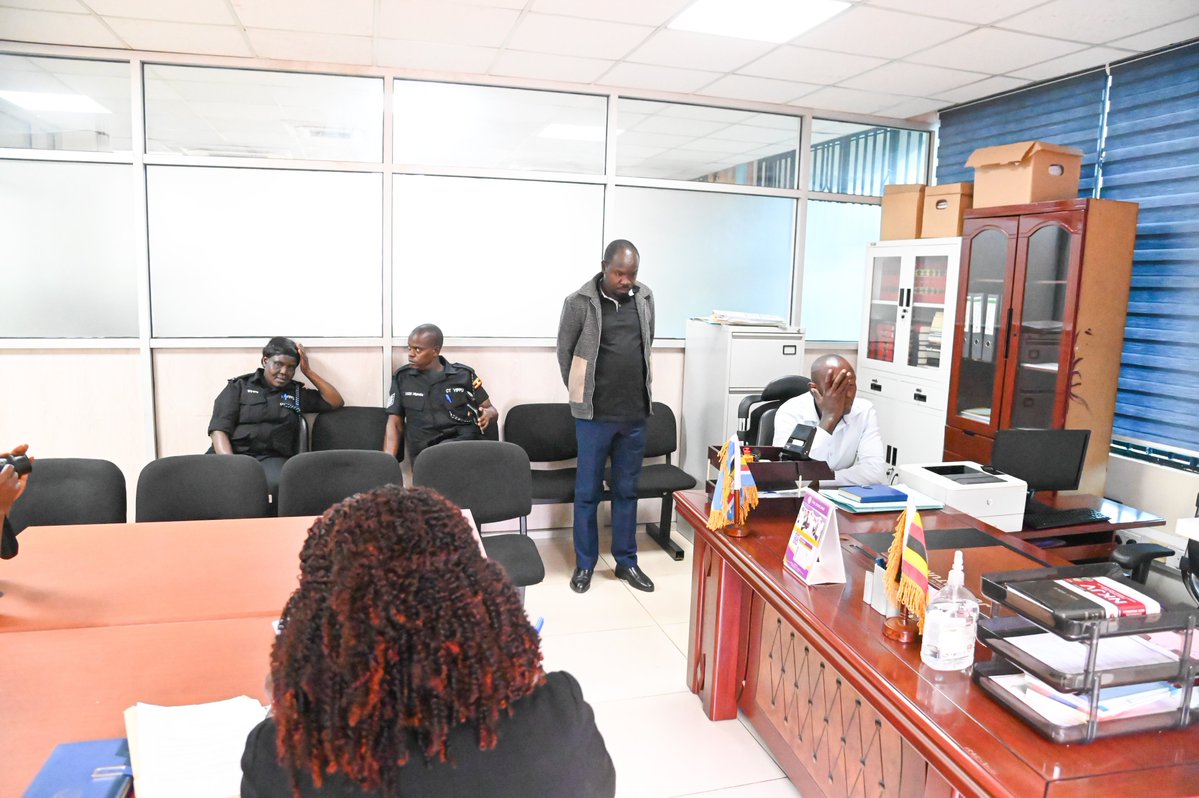 MbahoJoshua's tweet photo. ...a government position as a Medical Officer in Mukono District.

Investigations further revealed that Mubarak and his alleged accomplices claimed that the money would be used to facilitate members of the...
#ExposeTheCorrupt https://t.co/36Sp87vKIH