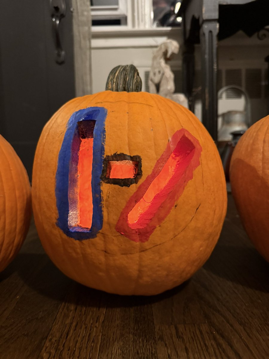 fairlynova's tweet photo. My skills get worse every year but happy Halloween!!! https://t.co/tuyZbIm8r6