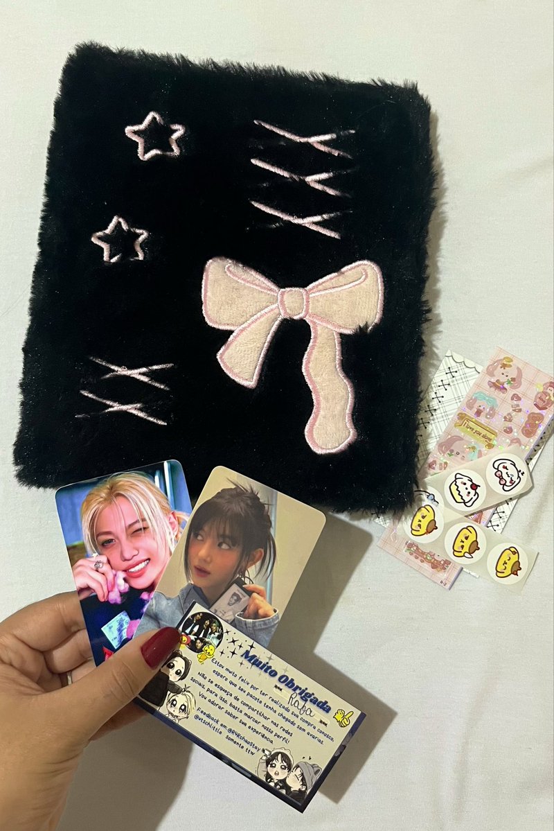 p1eceegirl's tweet photo. feedback mega positivo para a @utschlittle e @R4RchaoStay que me venderam esse binder lindo demais! chegou muito bem embalado e com brindes lindos (olha o felix maravilhosoooo, e a Dani perfeita) 
a compra foi super tranquilo e a @utschlittle foi uma querida!! obrigadaa! 🤍 https://t.co/3cs4jkPKl7