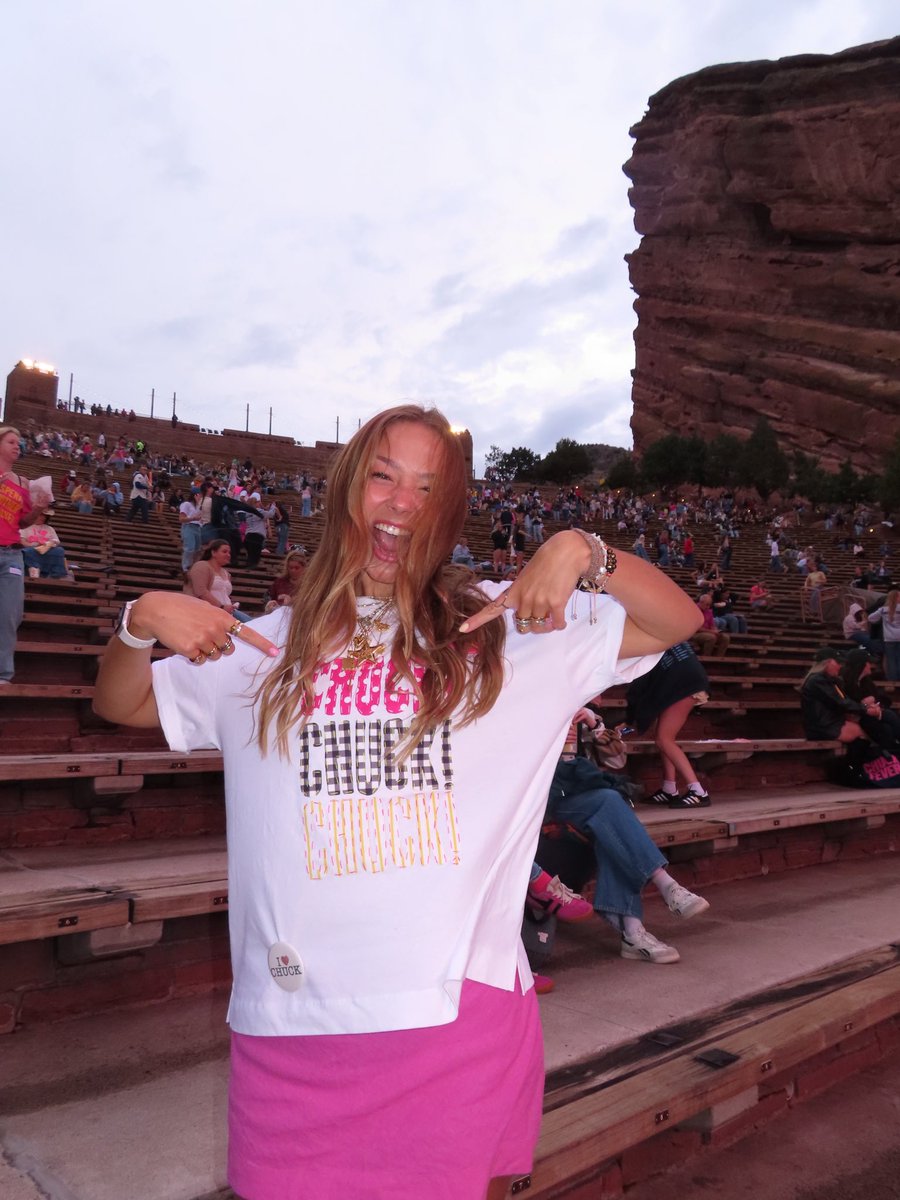 takemewayback's tweet photo. I miss concert crafting i miss my will to live i miss waiting until the week of the show to come up with an idea and craft the whole thing I miss ava north american tour https://t.co/WWsK4DSOpg
