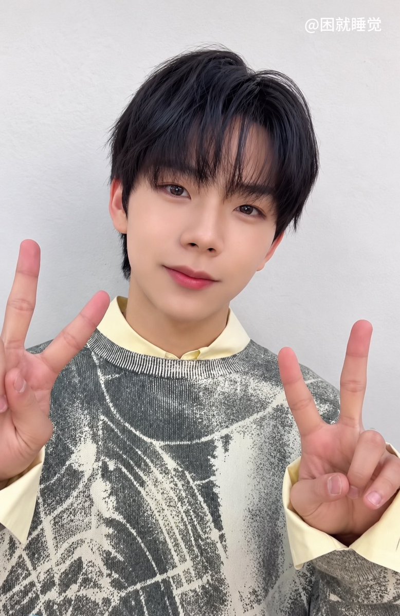 simdyql's tweet photo. 这么爱✂️么😏SEOHA
2026.10.26 物料
#A2OSOUL #SEOHA #서하 https://t.co/Zv7jkN07IA