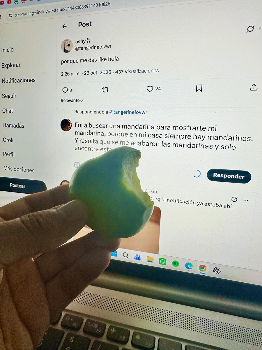 main_martin1's tweet photo. @tangerinelovwr Fui a buscar una mandarina para mostrarte mi mandarina, porque en mi casa siempre hay mandarinas. Y resulta que se me acabaron las mandarinas y solo encontre esta manzana https://t.co/EmFJZ98tm5
