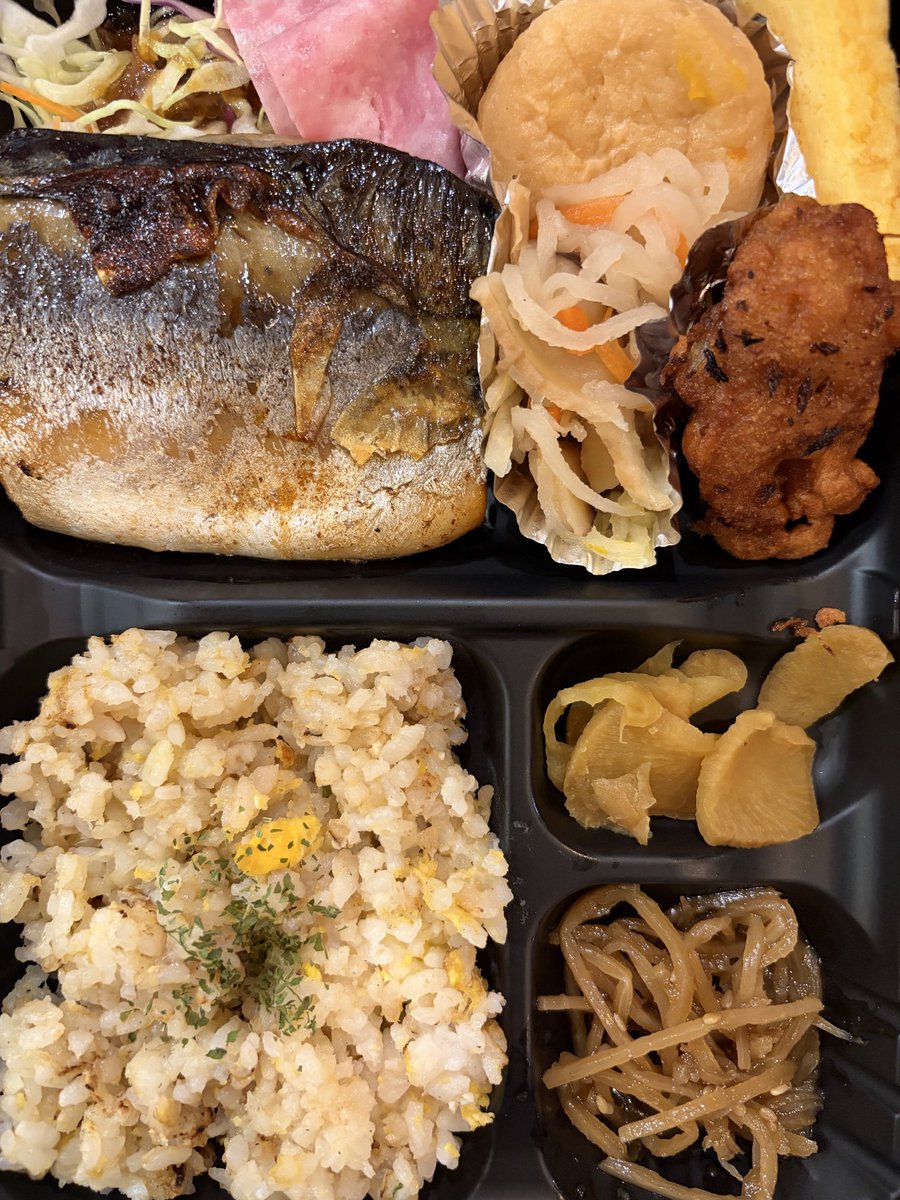 himi2cafe's tweet photo. おはようございます
えびすえ🍴です

昨日もご来店いただき
ありがとうございました。

本日も12時より
営業いたしますので
皆様のご来店を
お待ちしております。

お弁当写真はイメージです

看板は本日の料金です。
毎日変更しております。

#西天満
#大阪
#お弁当
#ランチ https://t.co/J9QV0ia6Zk