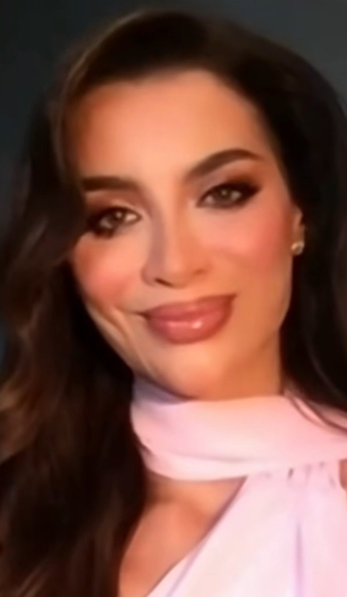 zartramoyero's tweet photo. Si el rostro de la próxima Miss Universo será este, yo prefiero que siga reinando Fátima Tracaleraa Bosch. https://t.co/YmumIfM90R
