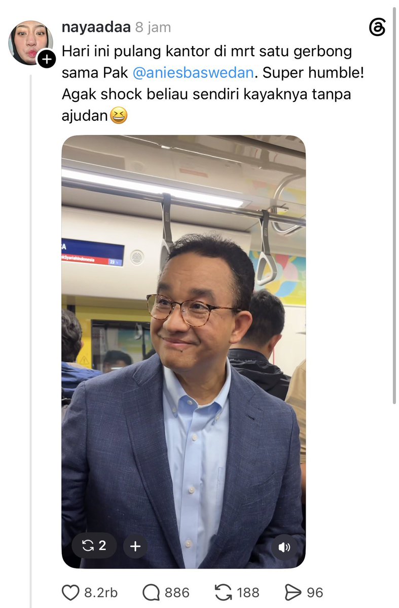 gemistale's tweet photo. ada orang ketemu pak anies naik MRT, liat lah beliau senyumnya RAMAH banget 😭😭

tapi salfok sama komennya… https://t.co/pNwm6e5Ddi