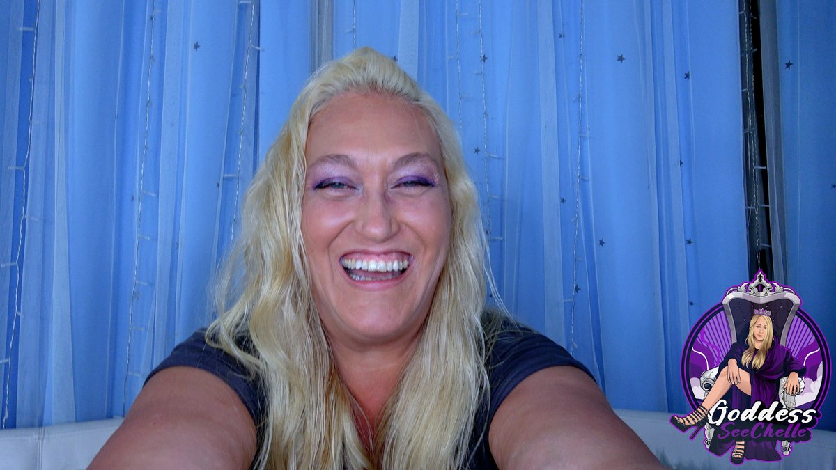 SeeChelleFans's tweet photo. UPCOMING CLIP! 🎃👻

After your Halloween candy, @seechellesize18 tickles it out of you as your cute little feet and knees squirm crazy with relentless tickling! Hovering just inches away, you’re squirming and completely at her mercy. 🦶😂

🗓️ Friday, 10 PM EDT on Clips4Sale! https://t.co/z4ZHrxtrD8