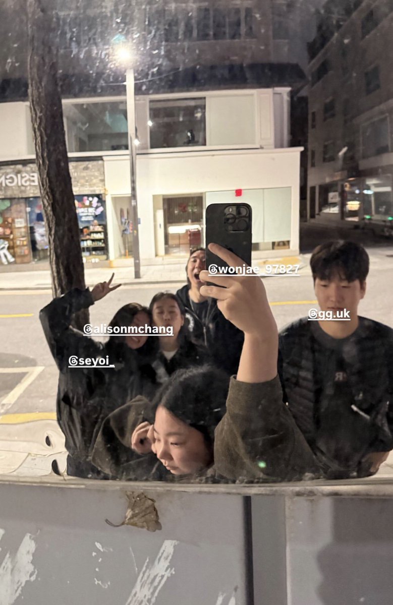 KINGTHEREALFIII's tweet photo. Team OA and Team LLOUD reunited once again 🤭👀 https://t.co/ckPPchnJPB