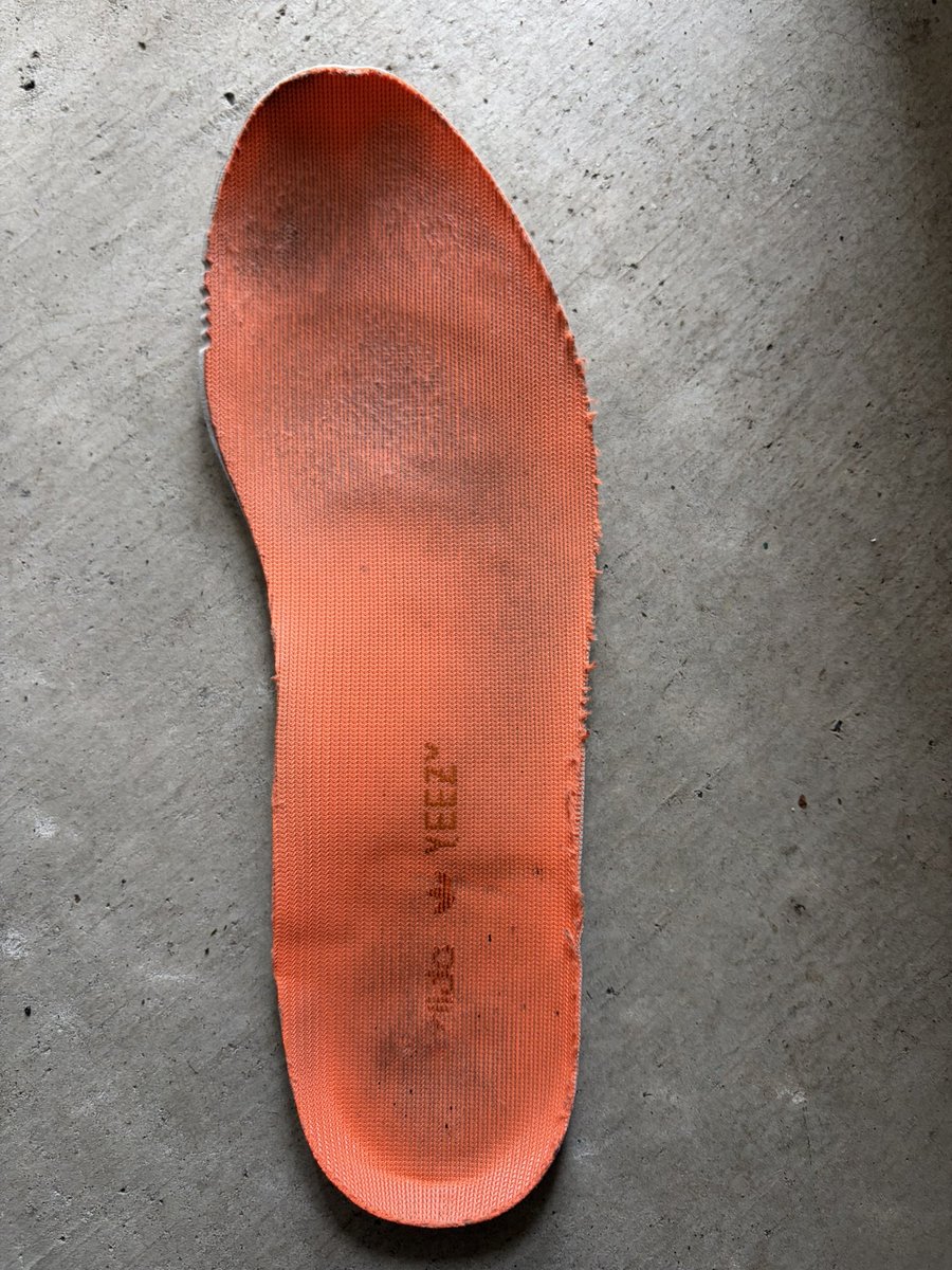 sadomaeda's tweet photo. 俺の中敷き

素足でもよく履くから、足跡が染み付いてるなぁ

舐めたい人、居る？
居たらイイねと、土下座して https://t.co/Q0Tz7YDqII