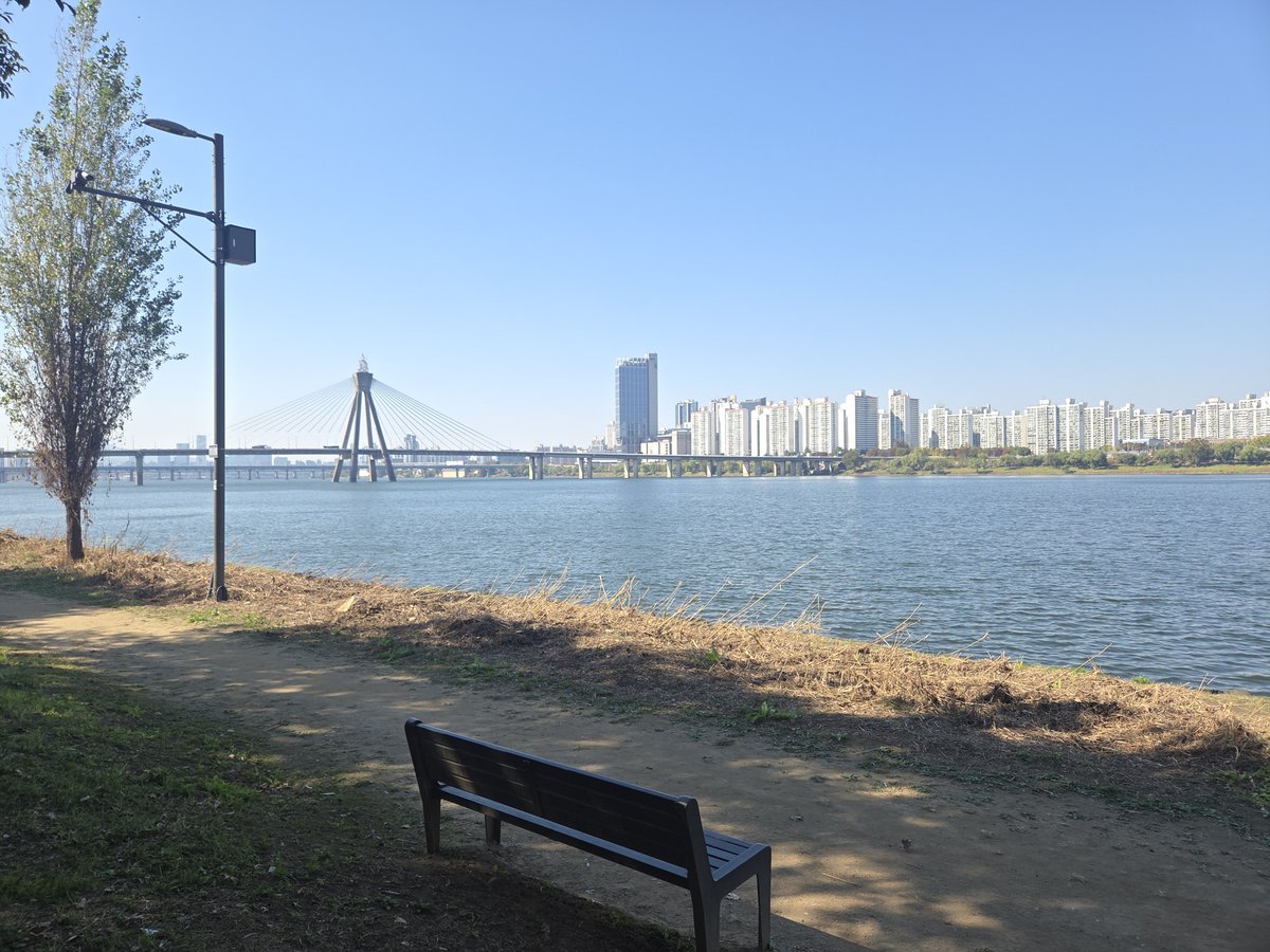 D_D_A_N_'s tweet photo. 바람이 무지막지 불어요 https://t.co/A861Z005ox