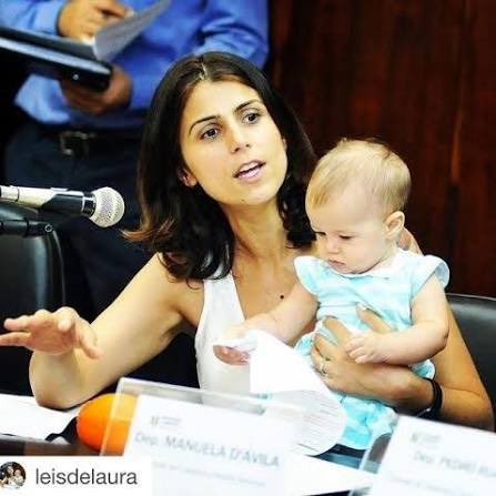 tragicapital's tweet photo. agora uma figura que eu PRECISO que a esquerda reerga nesses próximos anos é a manuela d'avila mulher linda e cheia de potencial queremos ela de volta ao congresso https://t.co/HMWlMLhIaY