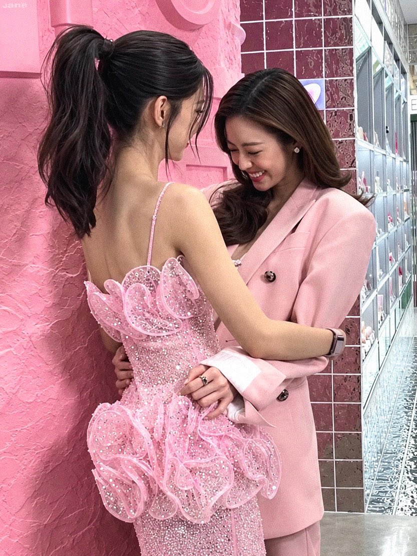 JaneMiller__'s tweet photo. can someone bring the whole wedding setup here 💕

LENAMIU AT EVEANDBOY SQ1 #EVEANDBOYxLenaMiu 
#LenaMiu #ลีน่าหมิว https://t.co/durQ2GvIKb