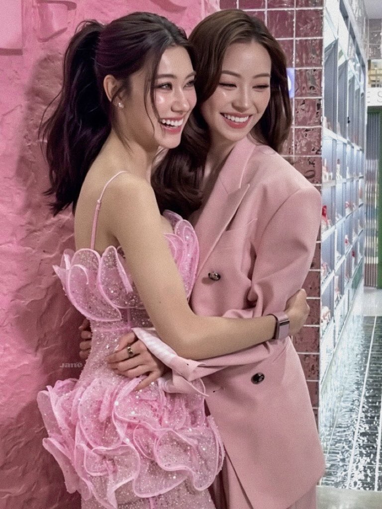 JaneMiller__'s tweet photo. can someone bring the whole wedding setup here 💕

LENAMIU AT EVEANDBOY SQ1 #EVEANDBOYxLenaMiu 
#LenaMiu #ลีน่าหมิว https://t.co/durQ2GvIKb