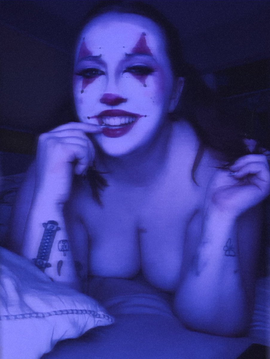 lovealy0's tweet photo. i hope you’re into some freaky shit 🤡

#freak #clowngirl #nsfwtwt https://t.co/rFAffNTJ1M