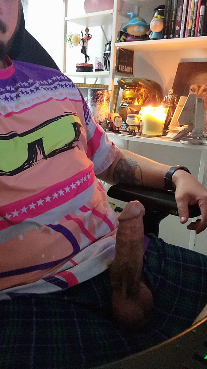 DaddyDicktator's tweet photo. The type of cock that demands attention 😈 https://t.co/QROSobKkLb