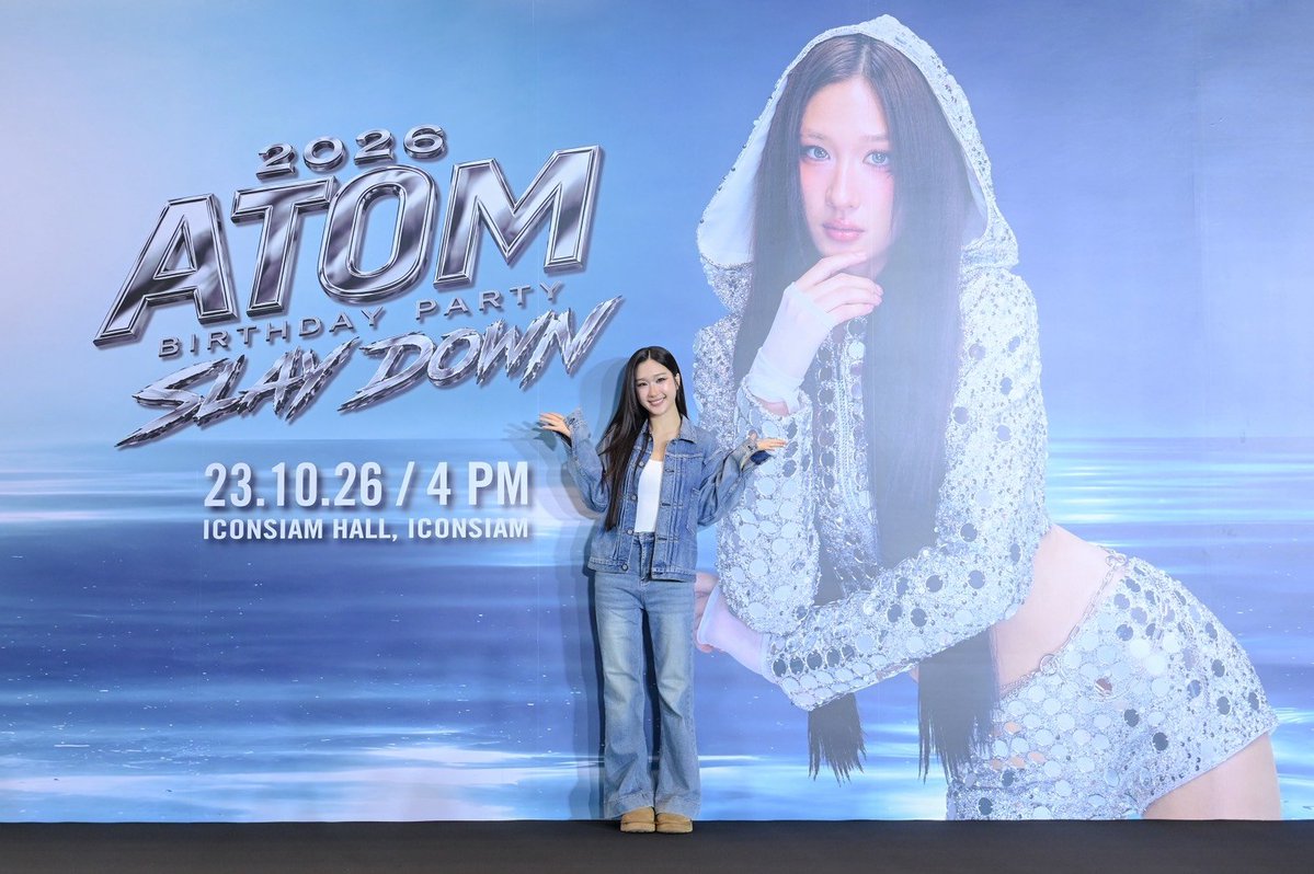 startalkent's tweet photo. อะตอม - ปริยะ จัดงาน ATOM PARIYA BIRTHDAY PARTY 2026 “SLAY DOWN” เบิร์ดเดย์ อายุ 25 ปี กับเวอร์ชั่นที่ดีที่สุด!!! 
 ATOM SLAY DOWN BD PARTY 2026
#AtomBirthdaySlayDown
#AtomPariya #SLAYDOWN
#AtomBirthdayParty2026
#FabelEntertainment 

ถือเป็นการก้าวกระโดดเข้าสู่ปีที่  25 ในแบบ “เวอร์ชันที่ดีที่สุด” สำหรับ สาว อะตอม - ปริยะ ปิยะพันธ์โอภาส กับการจัดงาน ATOM PARIYA BIRTHDAY PARTY 2026 “SLAY DOWN” เบิร์ดเดย์คล้ายวันเกิด อายุ 25 ครบปี ปีแห่งความสำเร็จและการเติบโตอย่างรวดเร็ว เป็นการรวมตัวแฟนคลับทั้งชาวไทย และอินเตอร์แฟน ที่จัดขึ้น ณ ไอคอนสยาม ฮอลล์ ชั้น 7 ไอคอนสยาม  

โดยอะตอมปรากฏตัวในฐานะ Center of Gravity ที่ดึงดูดทุกความสนใจ เหมือนวงแหวนสปอตไลท์ที่สาดส่องลงมากลางเวที เพื่อประกาศว่าปาร์ตี้ครั้งนี้ อะตอมไม่ได้มาแค่ฉลอง... แต่มาเพื่อ Slay Down the Stereotype “ฟาดภาพจำเดิมๆ”  ด้วยลุคใหม่ที่โตขึ้น ทรงพลังขึ้น และเฟียสขั้นสุดแบบที่ไม่มีใครเคยเห็น Slay Down the Stage 

“สยบทุกสายตาด้วยเพอร์ฟอร์แมนซ์” จัดเต็มทะลุปรอท! เปลี่ยนทุกตารางนิ้วในฮอลล์ให้กลายเป็นสเตจของศิลปินตัวจริง และ Slay Down for FAN “ใส่สุดเพื่อแฟนคลับ”
สาดความ Slay แบบขั้นสุด! เพื่อมอบเป็น "ของขวัญชิ้นใหญ่ที่สุด" แทนคำขอบคุณจากหัวใจ 
ให้กับแฟนคลับที่ยอมสยบหัวใจและอยู่เคียงข้างกันเสมอมา 

จัดเต็มทั้งโชว์สุดพิเศษที่เตรียมมาเพื่องานนี้โดยเฉพาะ เกมสนุกๆ สุดเอ็กคลูซีฟ และที่พลาดไม่ได้ก็ต้องเป็น โมเมนต์สุดพิเศษที่คนสนิทอย่าง "ฝ้าย - พีรญา ชินเดชะนวคุณ" มาร่วมเป็นของขวัญสุดพิเศษ อวยพรวันเกิด และเสิร์ฟความละมุนให้งานในครั้งนี้อบอุ่นครบทุกองศามากขึ้นอีกด้วย