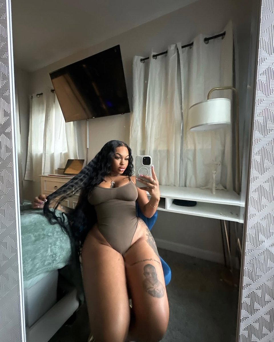 LilMissTeeXO_'s tweet photo. Soft girl, unforgettable effect. 🥰🤎 https://t.co/6lXv8QuHL9