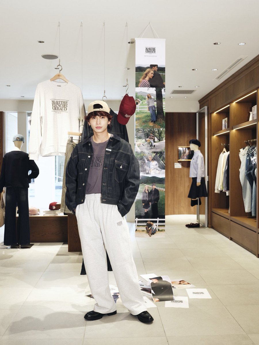 marithe_jp's tweet photo. 【MARITHÉ RECEPTION SNAP📸】

WATWING / 鈴木曉 さん

デニムジャケットから覗くロゴロンTに、
キャップやスウェットを合わせたカジュアルスタイル👀

アイテム詳細は4枚目をチェック📝 https://t.co/wn46ZVfcCP