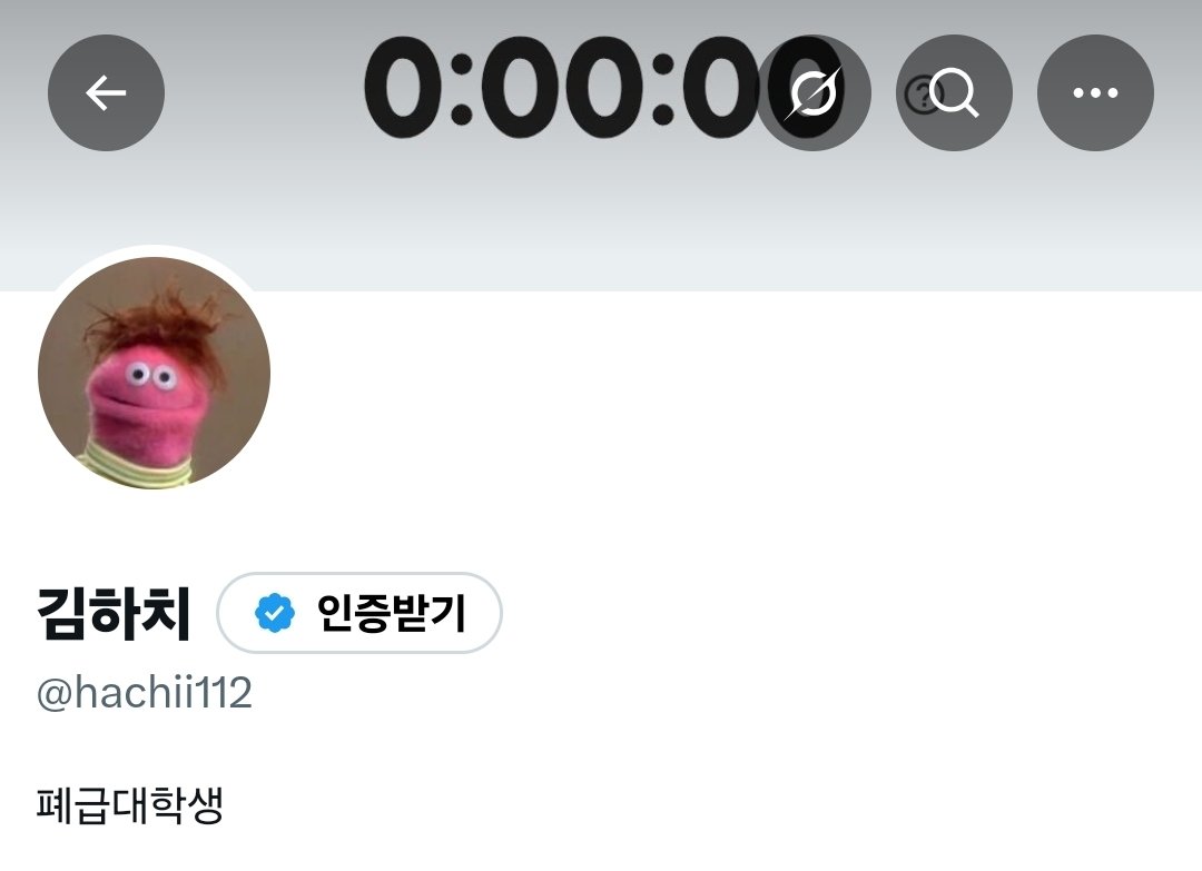 hwanmonggg's tweet photo. 저 하치예요 개명한거임!!
개명 이유는 타래 확인....
나 썰지마 다들 https://t.co/gVWeTSJEFd