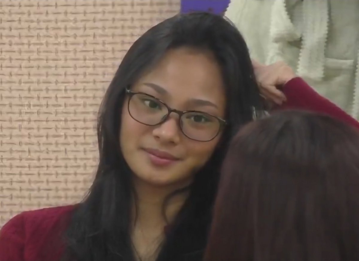 OFCTeamShea's tweet photo. 𝙎𝙃𝙀𝘼-𝙢𝙖𝙯𝙞𝙣𝙜 𝙉𝙚𝙬𝙨 𝙁𝙡𝙖𝙨𝙝📰

Our poganda birthday girl in her red suit and specs. Serving looks effortlessly, as always! ✨

#SheaValerio #Shea
#PBBCollab3pointO https://t.co/SyhCScjuWg
