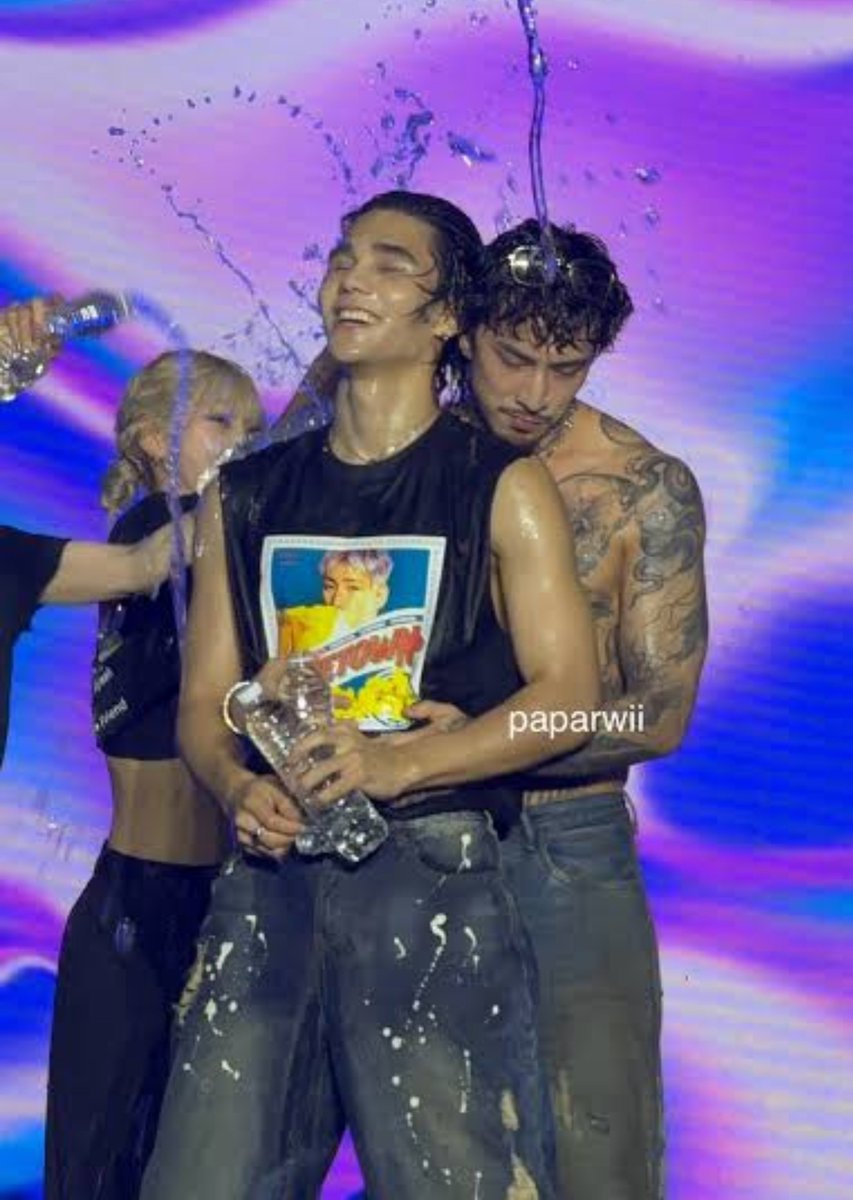 TeteKoo0126's tweet photo. Jeff and his man Timethai https://t.co/tSdAdGIO25
