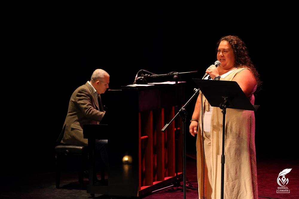 somospuntoycoma's tweet photo. El teatro Fundos Latorre de Toro acoge una gala solidaria por AECC.
📷Marisol Cámara
https://t.co/0aNIbTpslB
https://t.co/iPSxtpME3K
#PuntoyComaRevista #PuntoyComa #teatroLatorre #gala #solidaridad #AECC #DavidRivas #AnaAlonso #RebecaMotrel #LucíaSanJosé #Toro https://t.co/yEdu3JYCN2