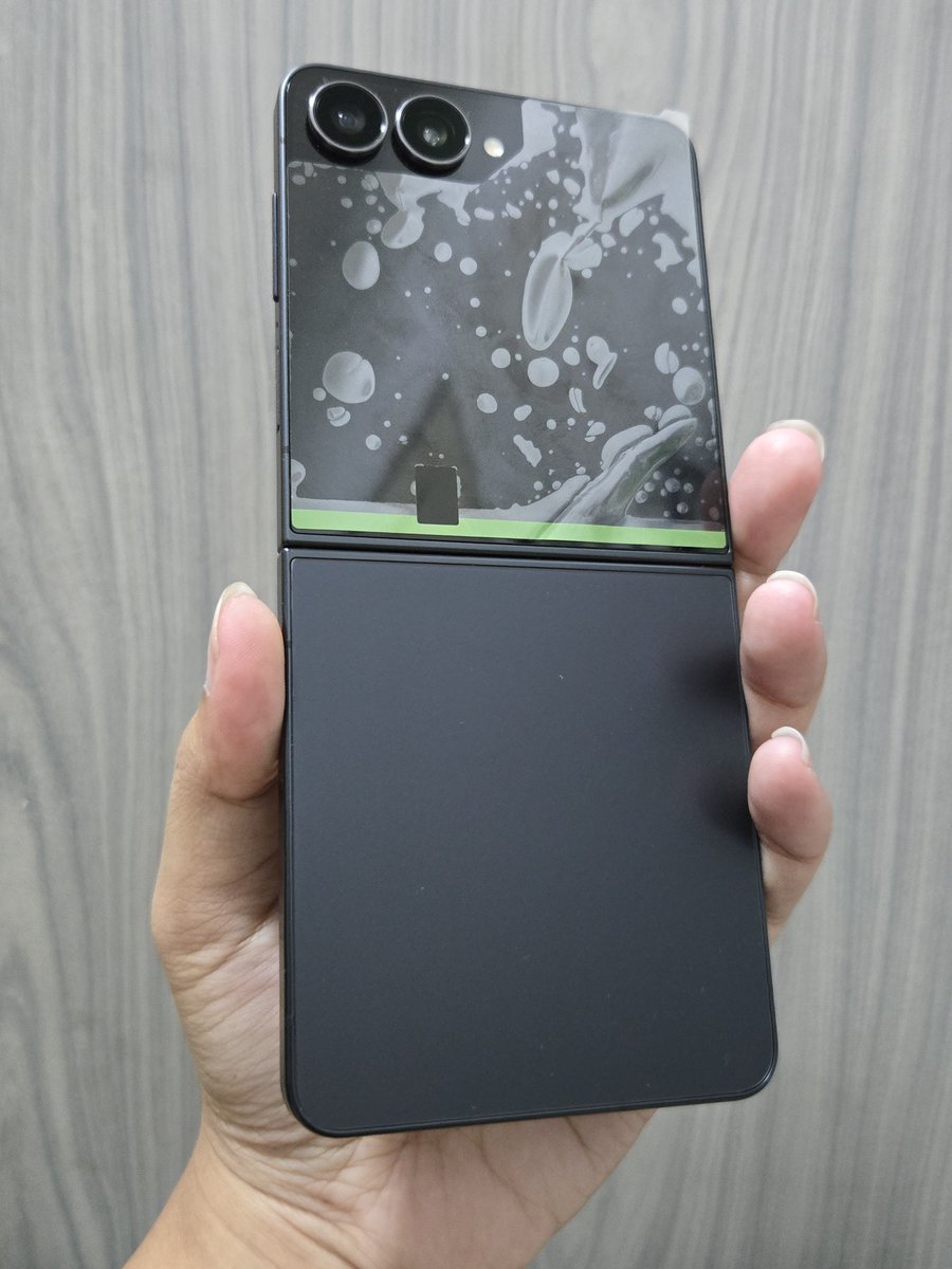 ployploy1905's tweet photo. Samsung galaxy z flip7 5g 12/256 17,500มีเเต่ตัวเครื่อง เครื่องไม่มีตำหนิเลยค่ะ พึ่งเคลม SC+จากศูนย์ Samsung แท้ เปลี่ยนภายนอกใหม่ทั้งชุดค่ะ จากศูนย์แท้ๆเหมือนได้มือ1 
#โทรศัพท์มือสอง  #โทรศัพท์มือ2 #ส่งต่อซัมซุง #มือถือมือ2 #ซัมซุง #Samsung #zflip7 #ส่งต่อโทรศัพท์มือสอง https://t.co/HtXRgOL39Z