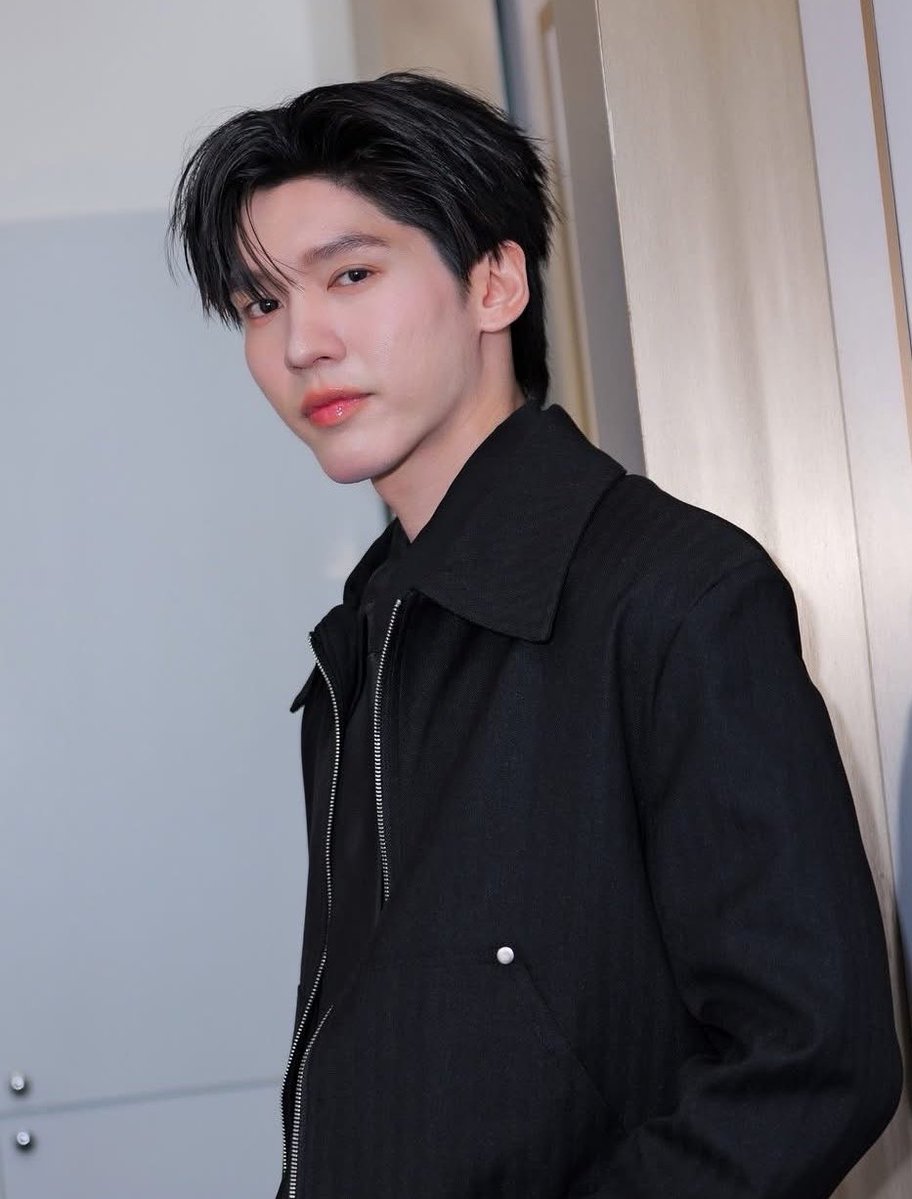 tnbverygood's tweet photo. หล่อจัง ㅜㅡㅜ 💛 https://t.co/ze6VyYD9Kh