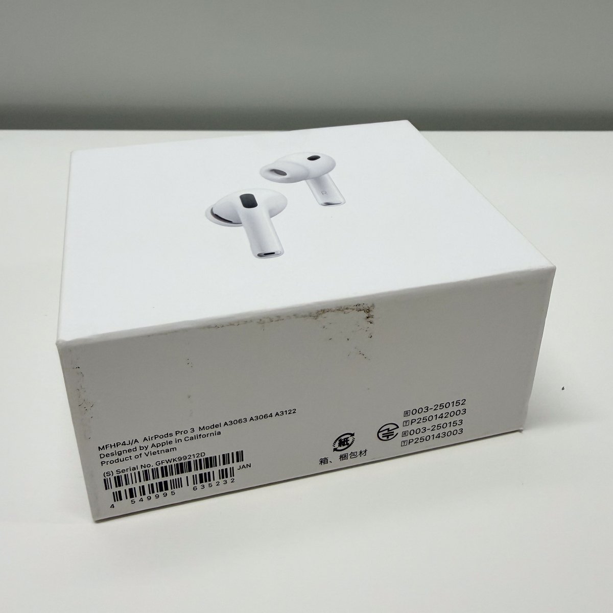 jpn_tcg_center's tweet photo. 検品中、外箱に傷みのある
AirPods Proを見つけました💦

ご了承いただける方限定で、
抽選で1名様にプレゼントします🎧

▼応募
①フォロー＆リポスト
②「引き取り希望」＋好きな絵文字をリプライ💬

⏰10/29(木)23:59まで!!
#日本トレカセンター https://t.co/hmcOJLXLq3