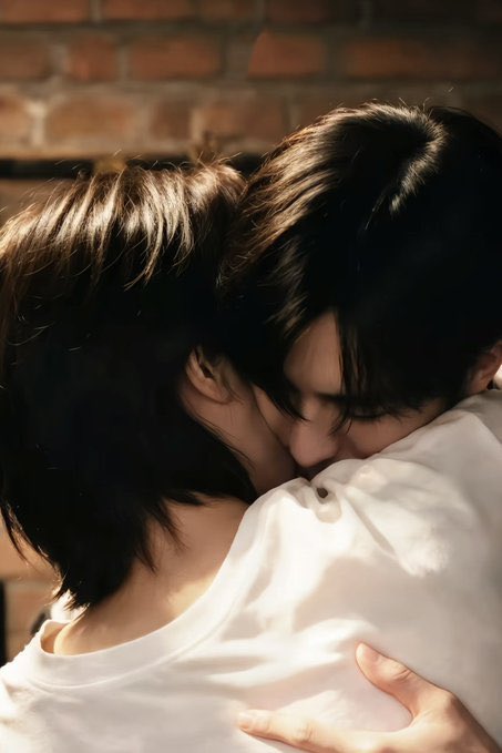 bshixob's tweet photo. กอดเหมือนกันแต่ไม่เหมือนกัน🥺 https://t.co/jWR0jTbkrH