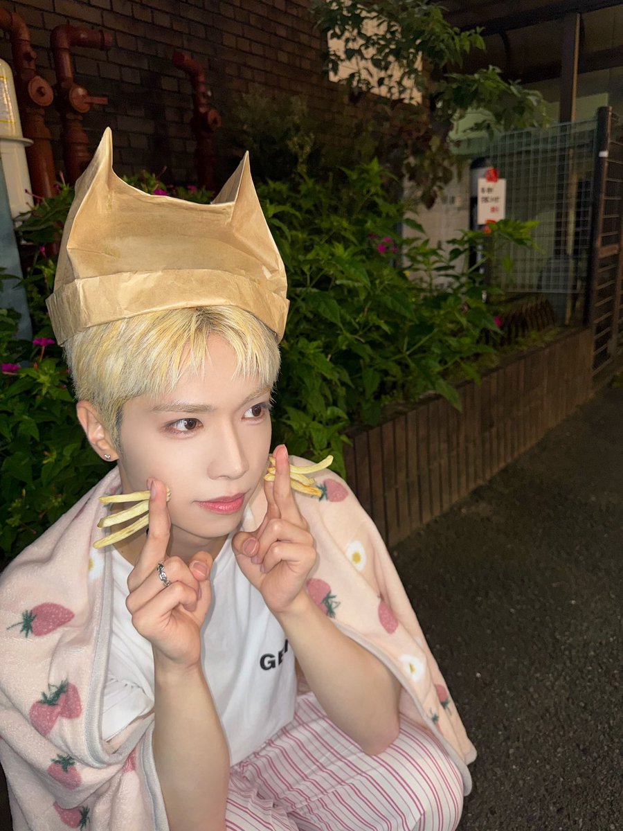 GENUS_offcl's tweet photo. [#재영]
째냥이 ^•_•^➕🍟

#JAEYOUNG
#GENUS #ジェナス #제너스 https://t.co/dNc5AfsBxS