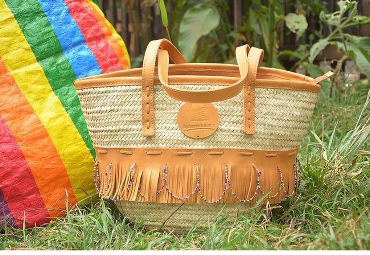 shavnyuyngah's tweet photo. These bags are made in Kenya, woven by hand by women on the shores of Lake Victoria.

The material is othith, a soft palm reed from the Lake Victoria region. The weavers split it into fine strips, dye it and weave it into a sturdy bag. The leather detailing and lining are added in Nairobi.
For the classic design, one expert weaver does all the weaving. The brand calls her quality rare. This is premium handwork.

This is Nyabondo Baskets, a Luo brand founded in 2015 by @JudyAtieno. She started it to keep Luo weaving alive and to put money in the weavers' pockets. The classic basket sells for KSh 3,500.

The skill is already there. What it needs is orders.

Credits: Nyabondo Baskets, founder Judy Atieno. Instagram, Facebook & X: @NyabondoBaskets. Source: Nyabondo Baskets Product Catalogue 2026