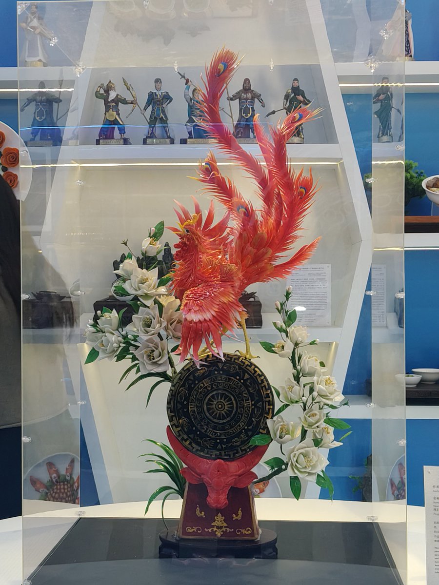 dantal4hp's tweet photo. 研讨会拍的照片，第一个好像是泰国服饰，当时我就觉得很像隔世相逢的衣服 https://t.co/4RX8HyQ8ey