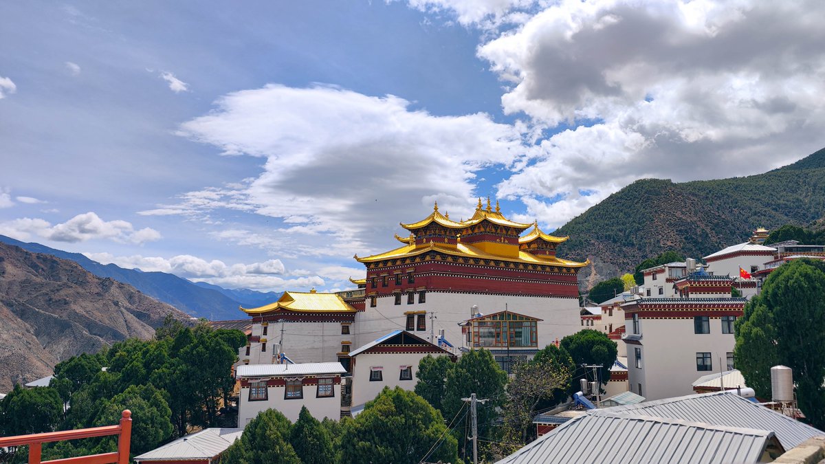 DuckD_11's tweet photo. 2026/04/05
云南 迪庆 奔子栏 噶丹东竹林寺
#chinatravel
#beautifulchina
#每日一图
#dailypic
#香格里拉
#噶丹东竹林寺 https://t.co/NMONjQ8aoY